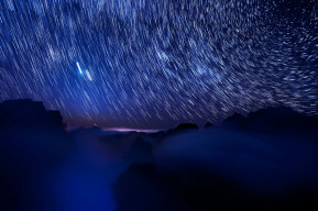 lunga esposizione del cielo stellato