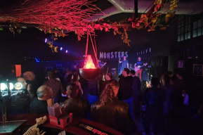 Foto a colori interno Monsters A-live